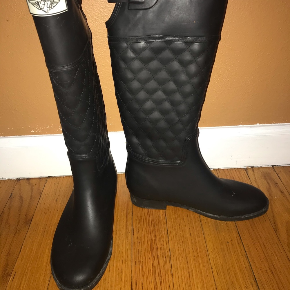 NWOT black boots, size 6